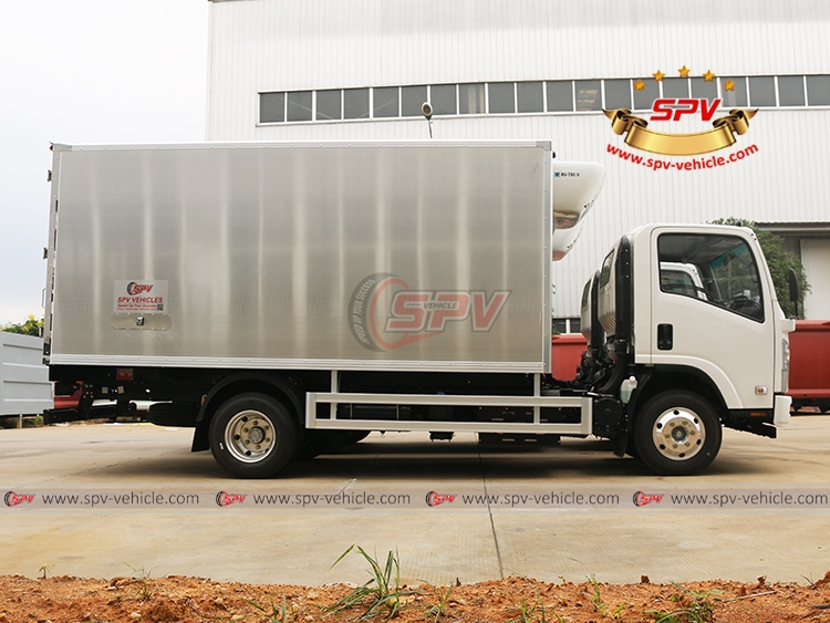 5 Tons Temperature Control Truck ISUZU - Right Side View